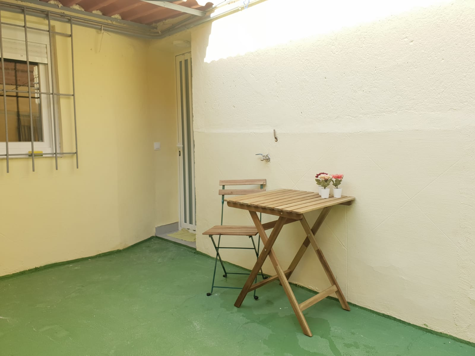 Calle Soldado Jose María Rey, patio